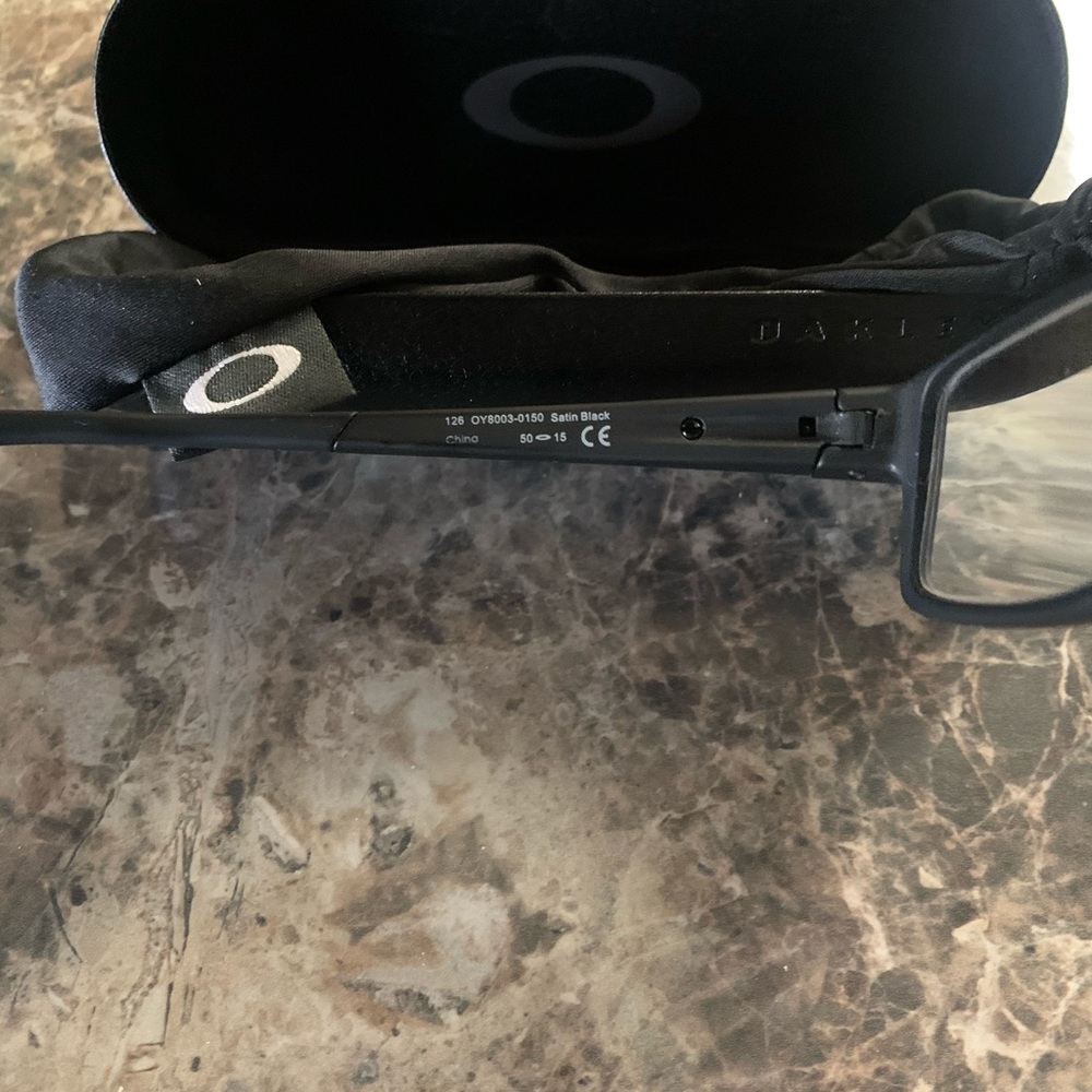Oakley - Picture 2 of 4